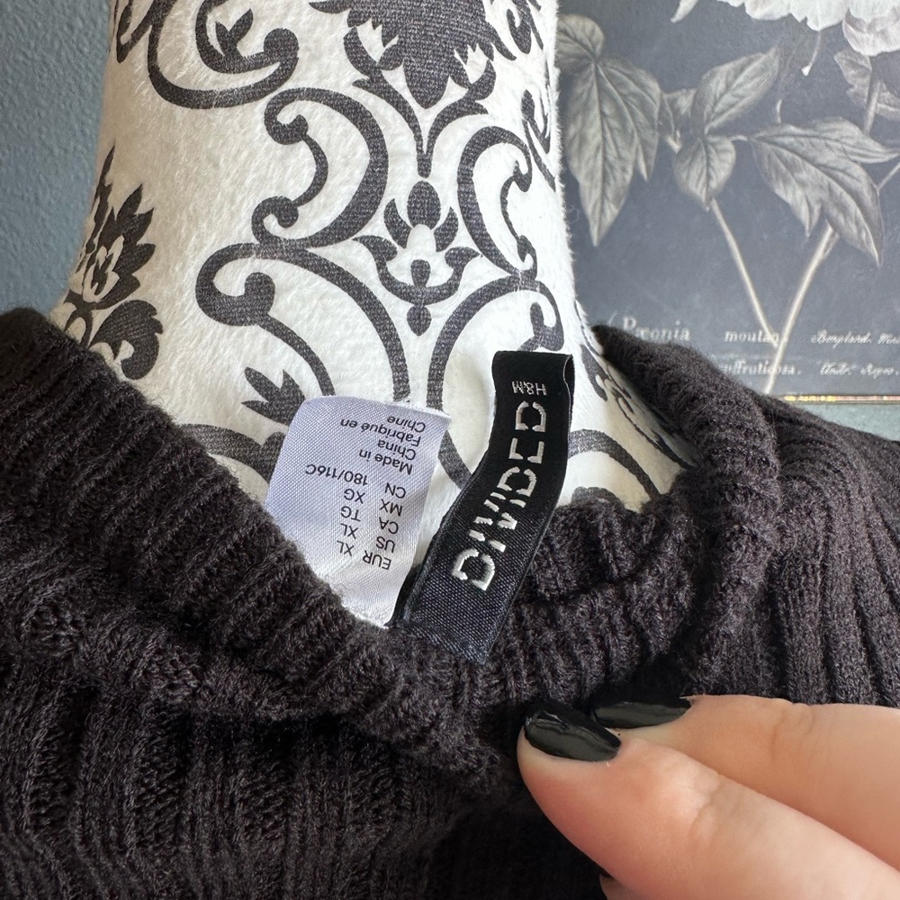 H&M Black Ribbed Zip-up - Picture 3 of 3